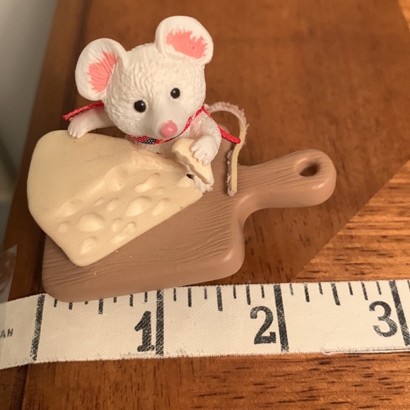 Hallmark KEEPSAKE Ornament MERRY SWISS MOUSE 1992 in Original Box - Picture 5 of 7